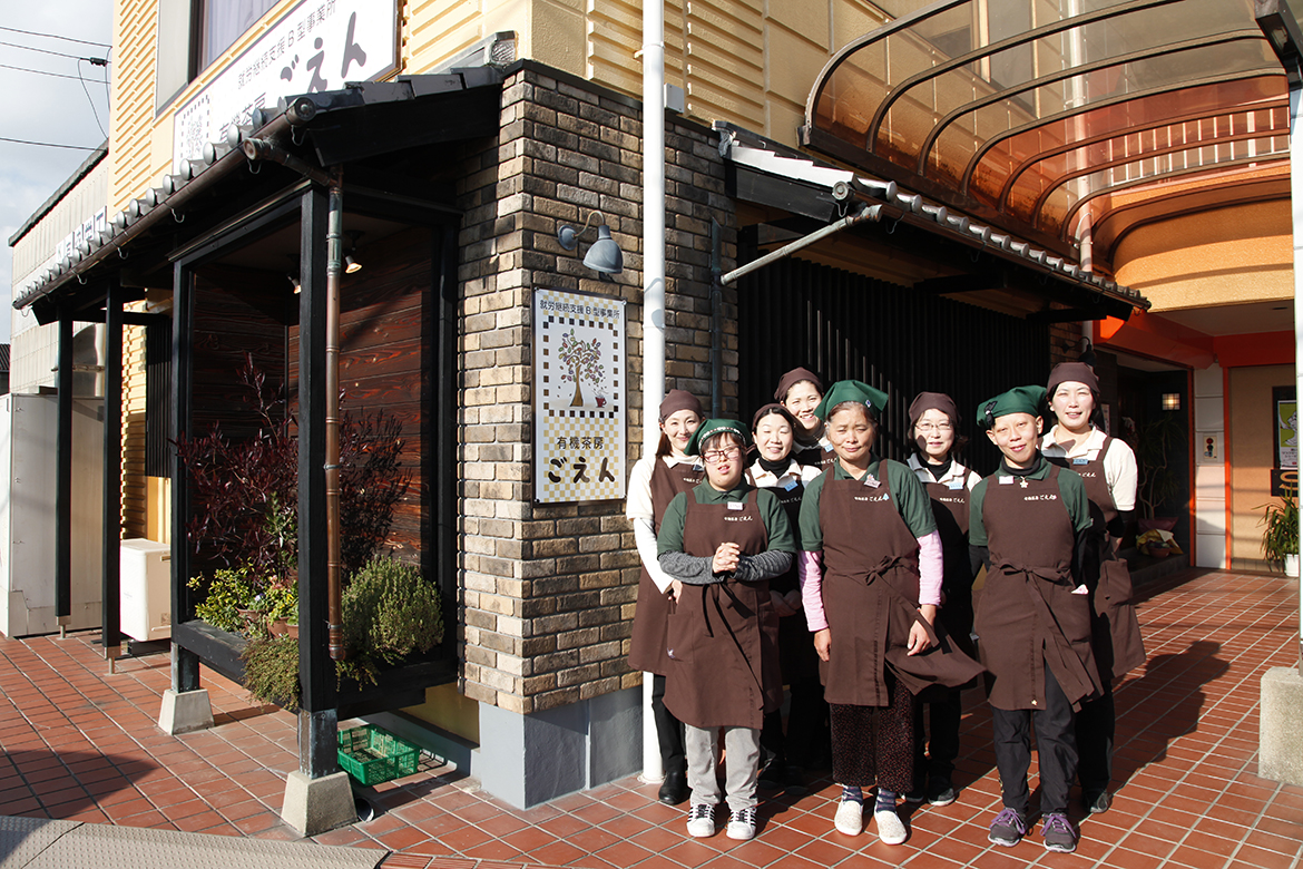 自家焙煎の有機 珈琲を提供する 店。ランチに珈琲 をセットすると、 プラス200円とお 得なので、自慢の 味を楽しんで